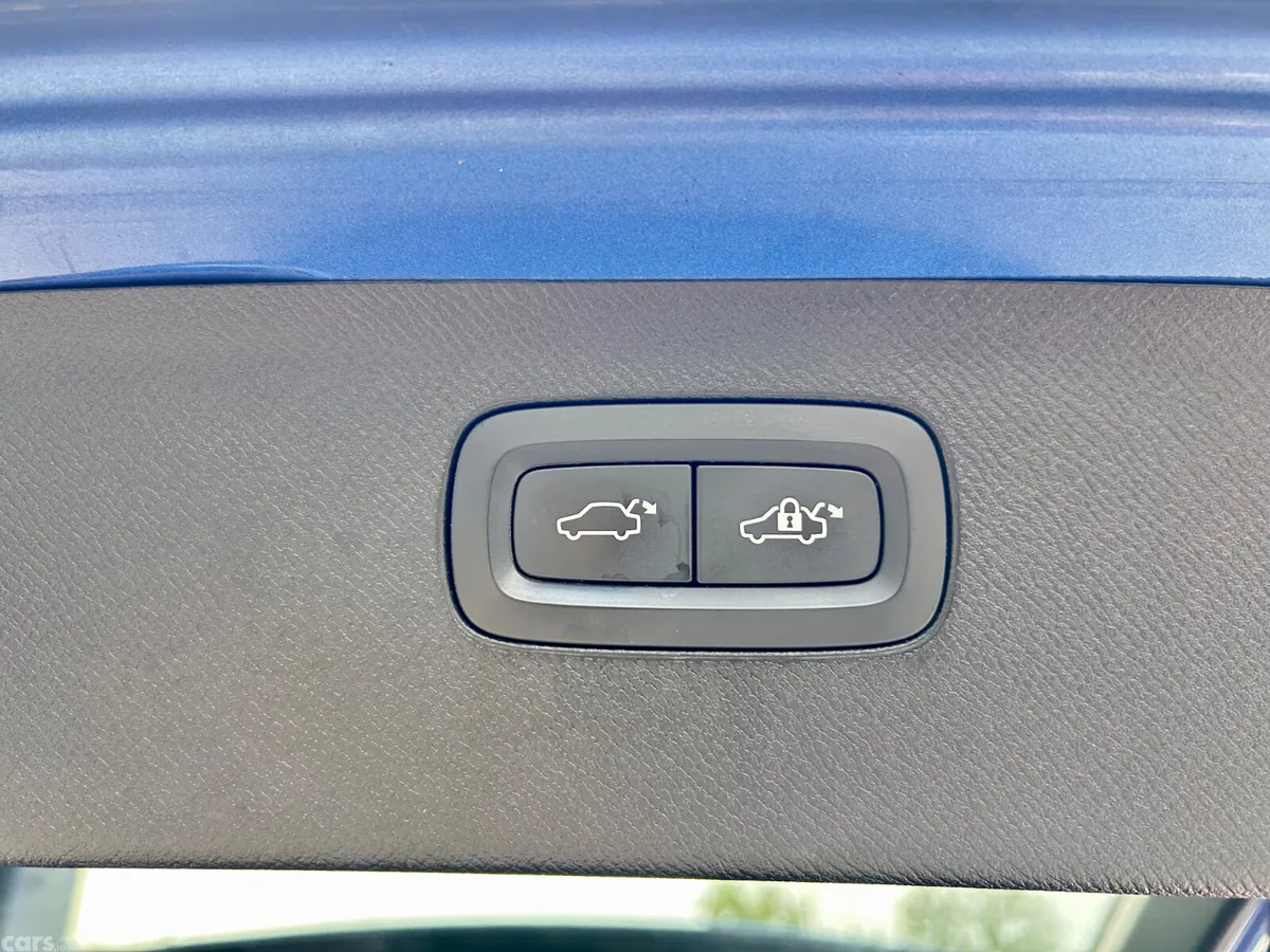 Volvo XC90 SUV, Petrol Plug-in Hybrid, 2018, Blue