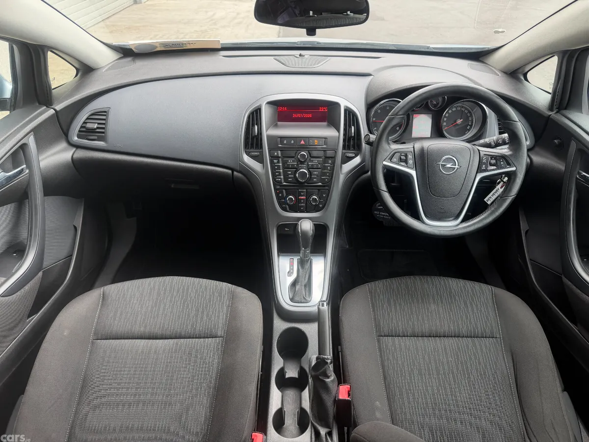 Opel Astra Hatchback, Diesel, 2015, Silver