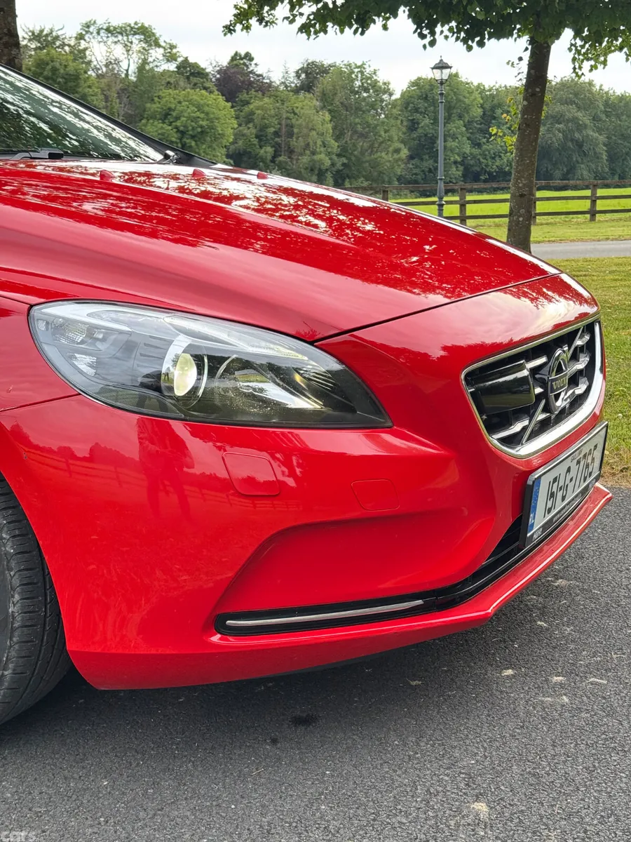 Volvo V40 Hatchback, Petrol, 2015, Red