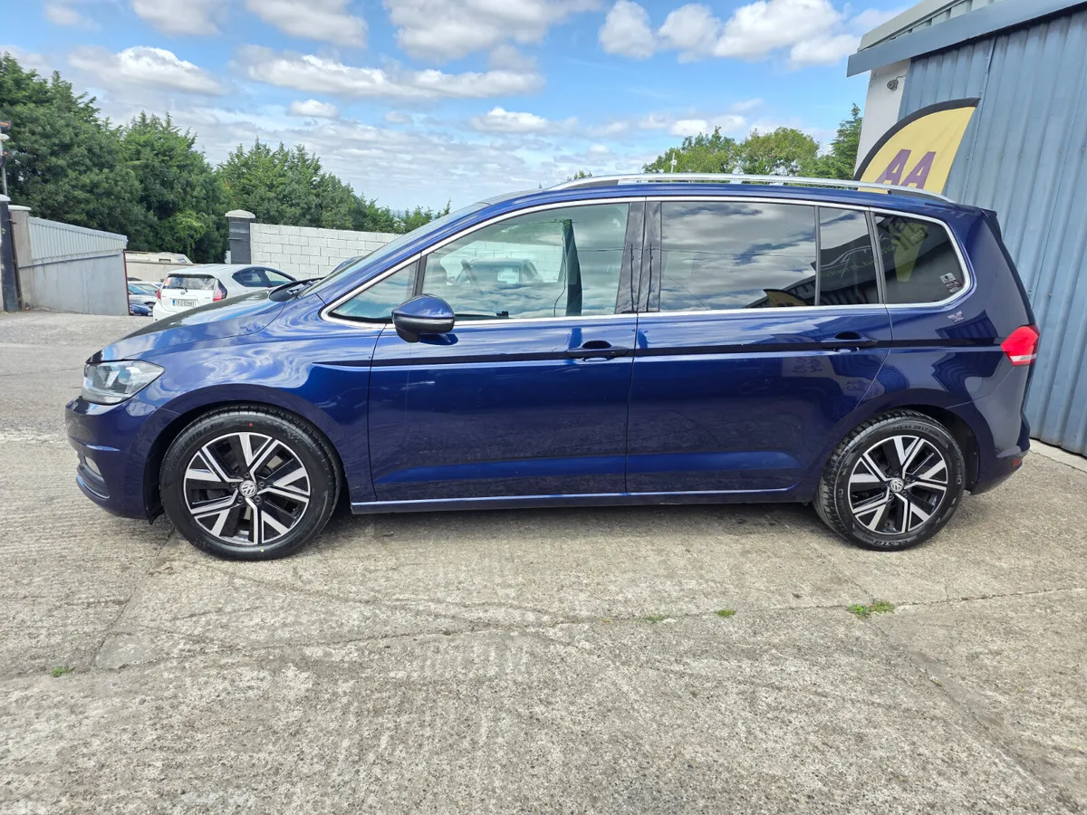 Volkswagen Touran MPV, Diesel, 2021, Blue