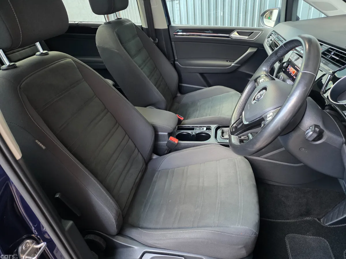 Volkswagen Touran MPV, Diesel, 2021, Blue