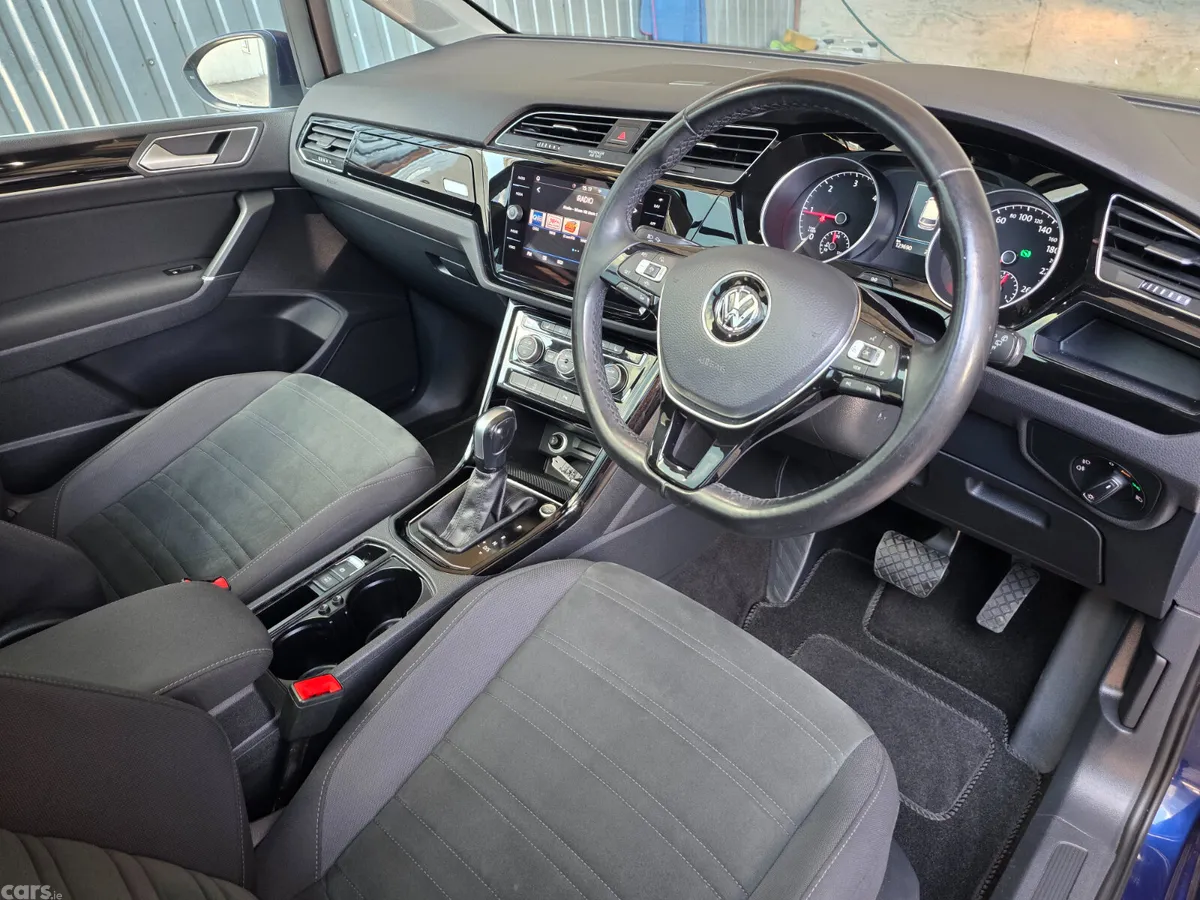 Volkswagen Touran MPV, Diesel, 2021, Blue