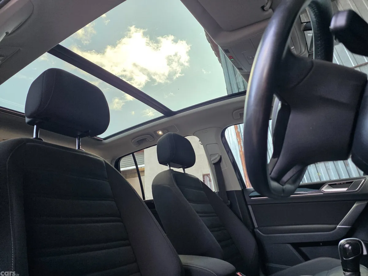 Volkswagen Touran MPV, Diesel, 2021, Blue