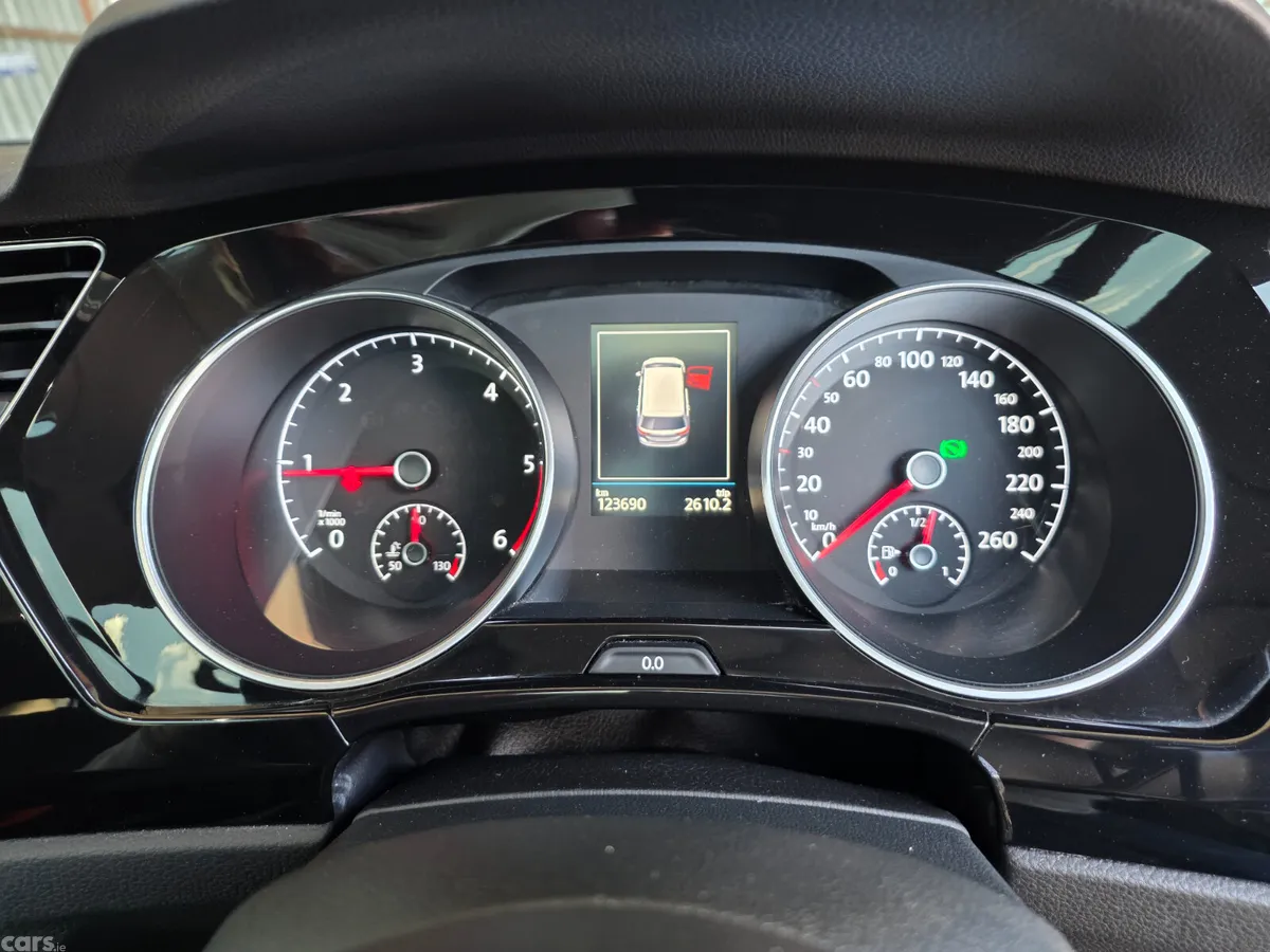 Volkswagen Touran MPV, Diesel, 2021, Blue
