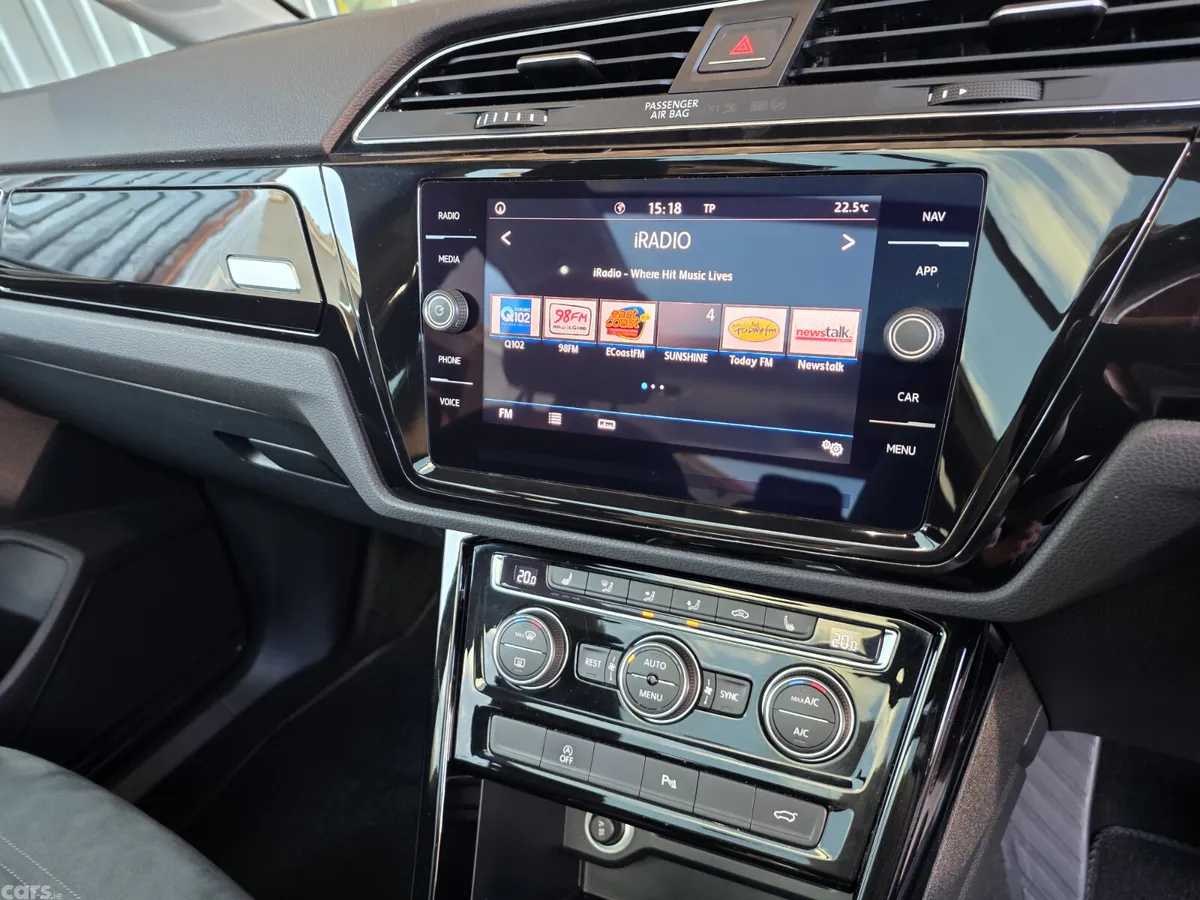 Volkswagen Touran MPV, Diesel, 2021, Blue