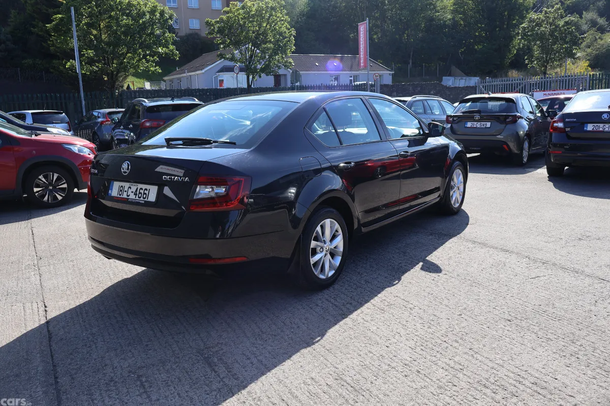 Skoda Octavia Saloon, Petrol, 2018, Black