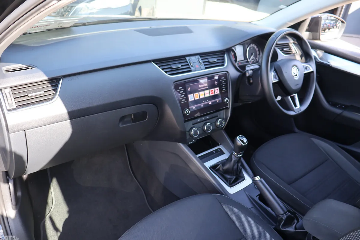 Skoda Octavia Saloon, Petrol, 2018, Black