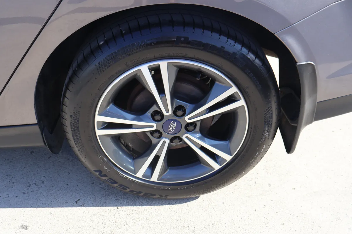 Ford Focus Saloon, Diesel, 2014, Brown