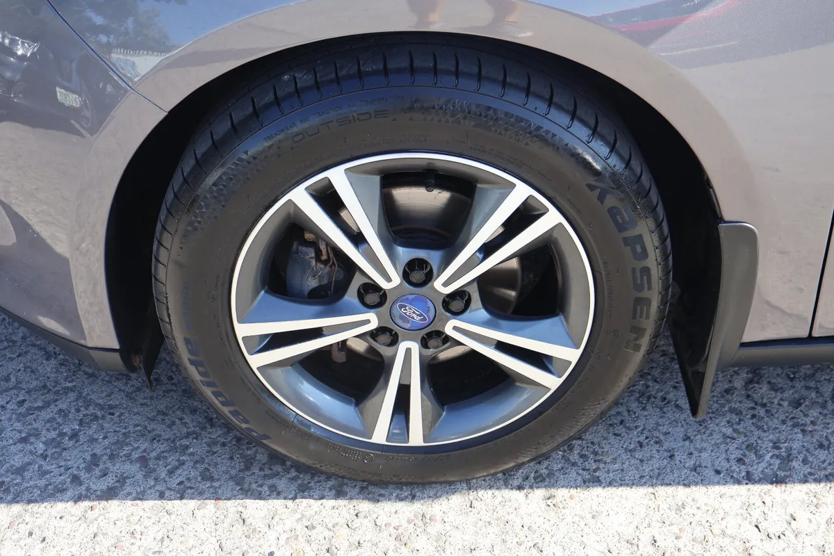 Ford Focus Saloon, Diesel, 2014, Brown
