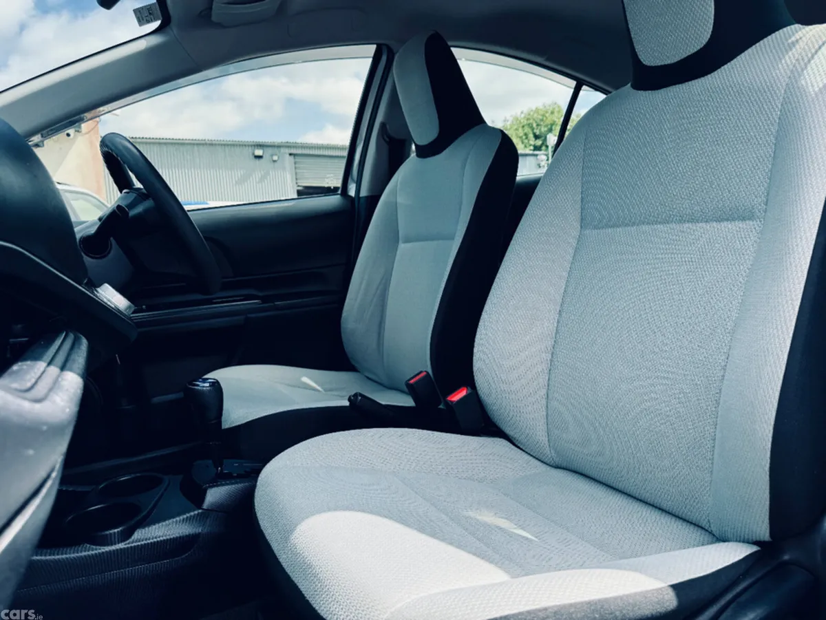 Toyota Aqua Hatchback, Petrol Hybrid, 2016, Silver