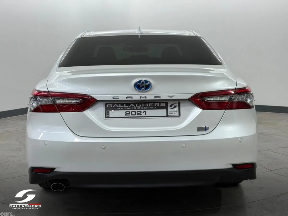 Toyota Camry Saloon, Petrol Hybrid, 2021, White