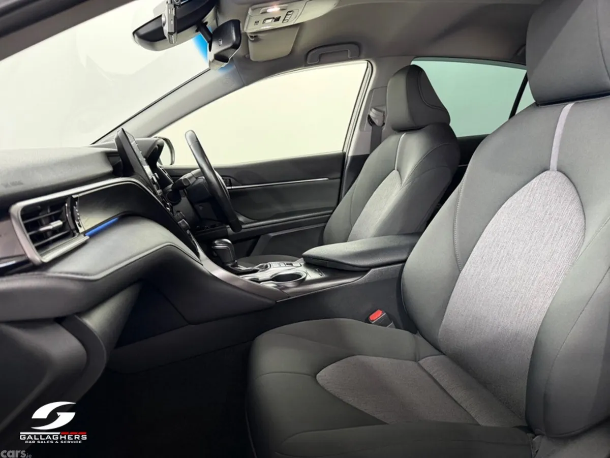 Toyota Camry Saloon, Petrol Hybrid, 2021, White