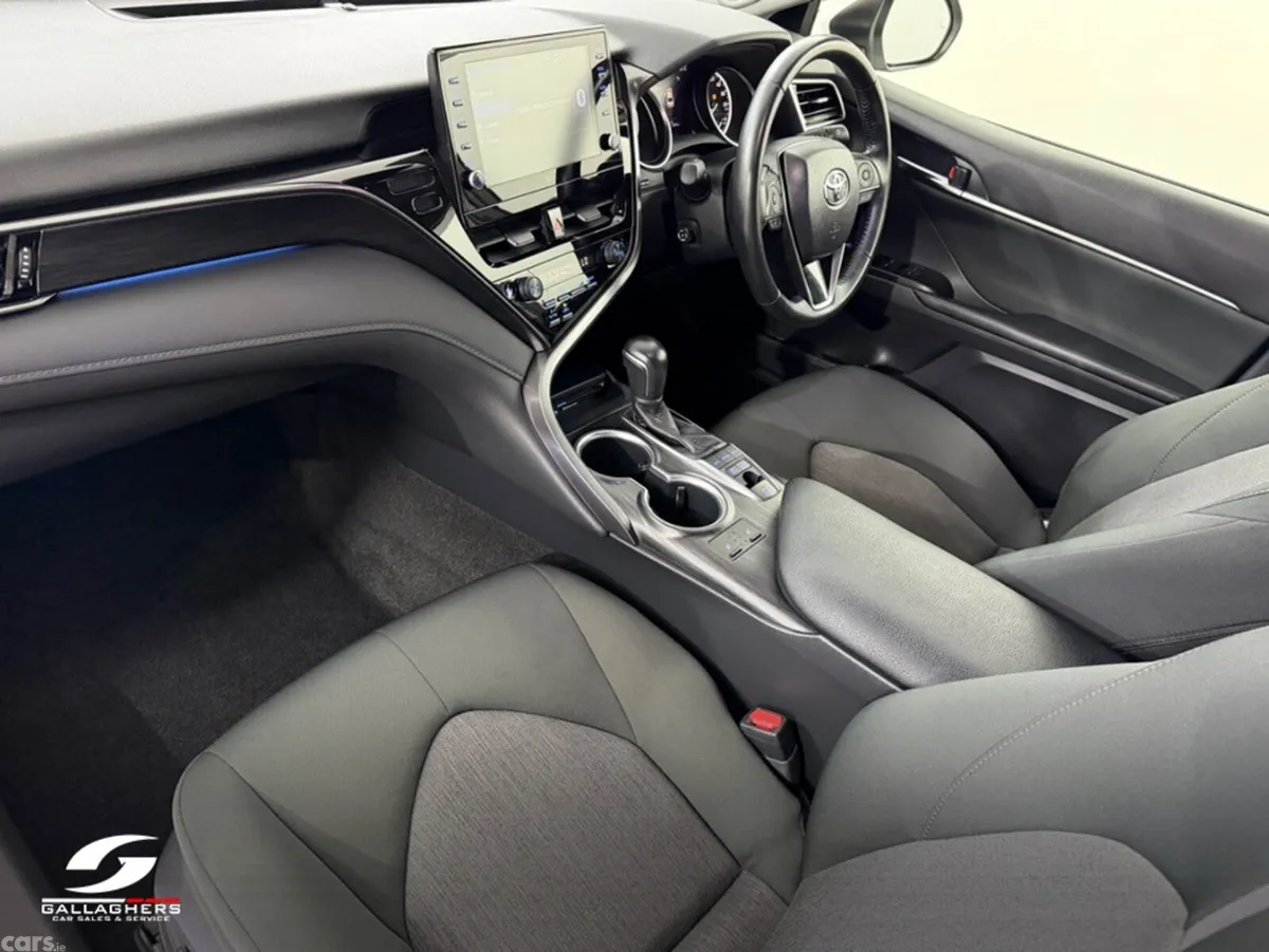 Toyota Camry Saloon, Petrol Hybrid, 2021, White