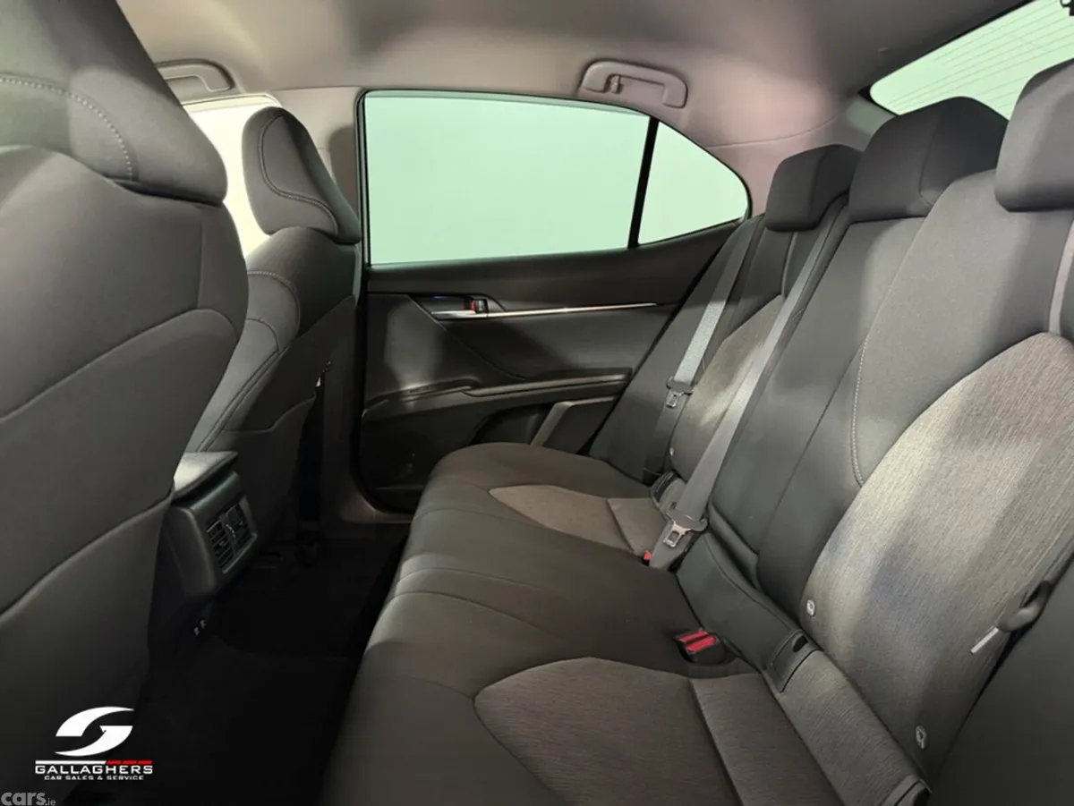 Toyota Camry Saloon, Petrol Hybrid, 2021, White