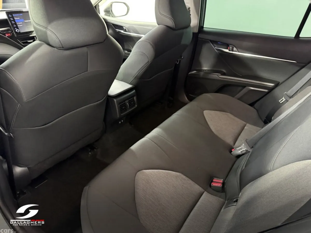 Toyota Camry Saloon, Petrol Hybrid, 2021, White