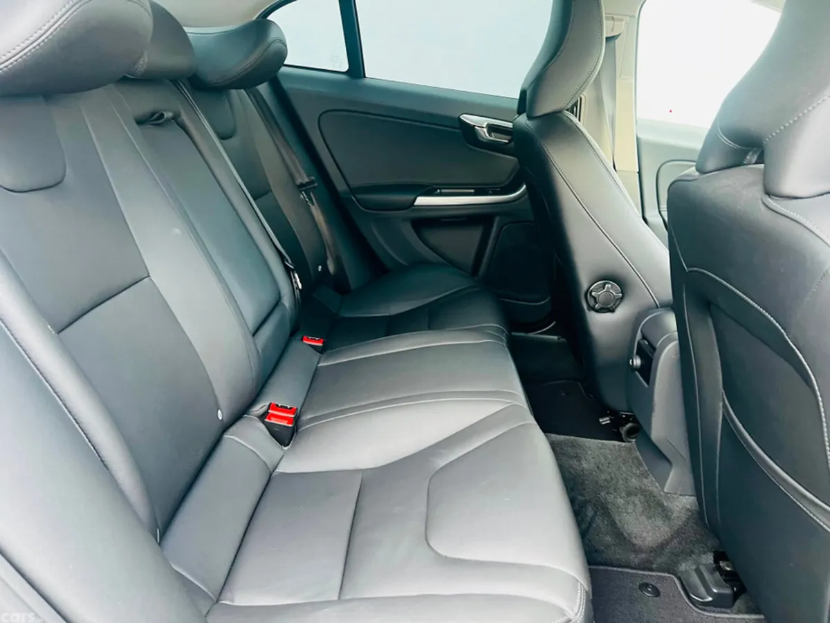 Volvo S60 Hatchback, Petrol, 2015, Silver