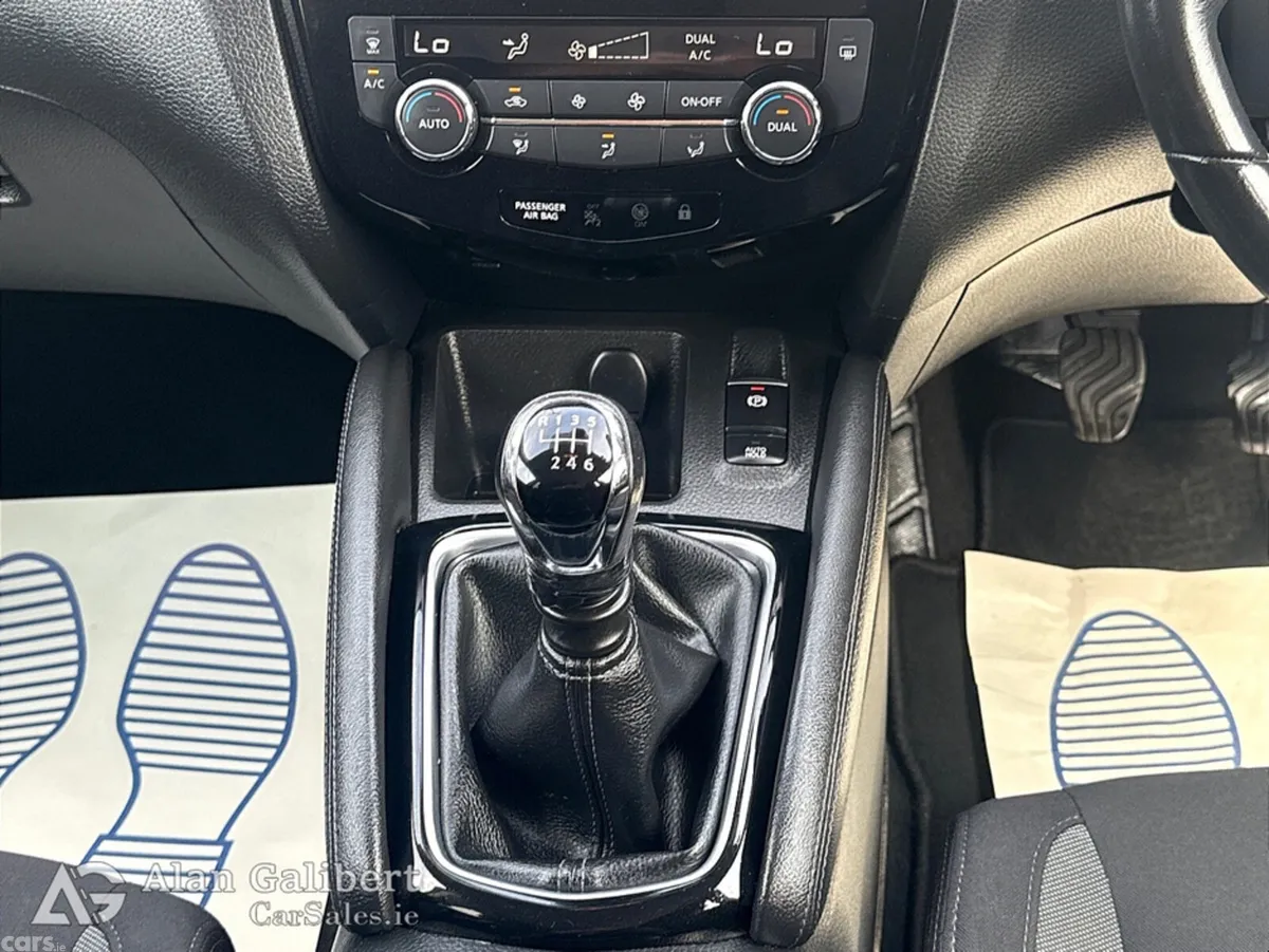 Nissan Qashqai MPV, Petrol, 2019, Grey