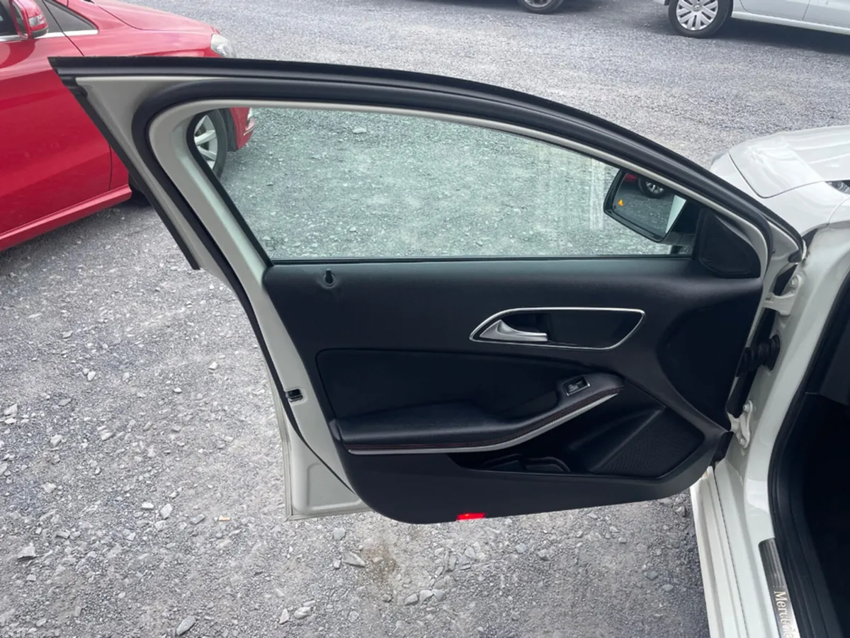 Mercedes-Benz Other Hatchback, Petrol, 2013, White