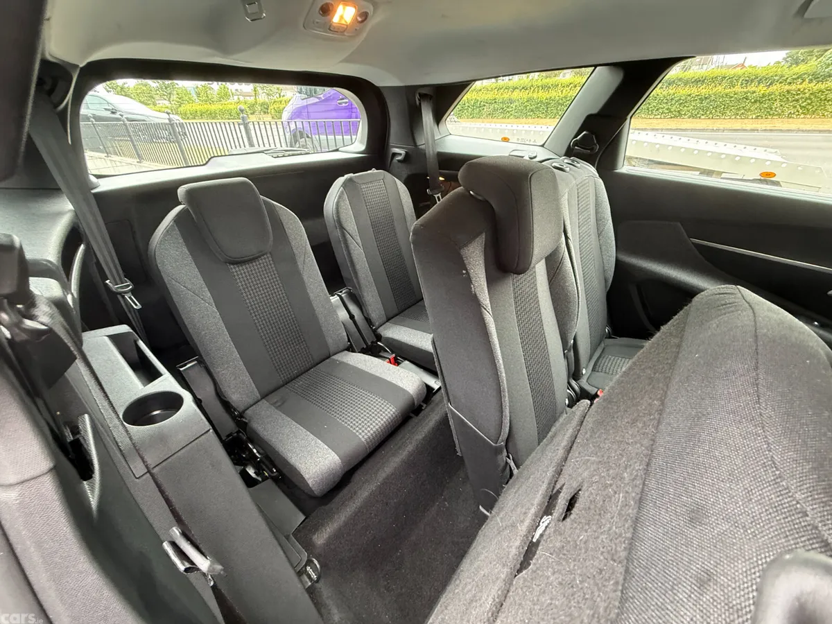 Peugeot 5008 MPV, Petrol, 2022, Black