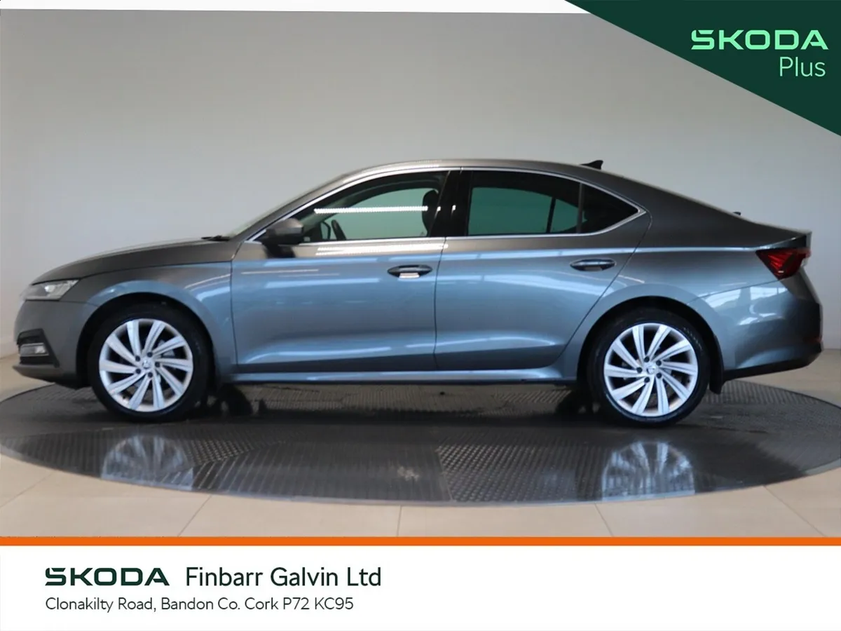 Skoda Octavia Saloon, Petrol, 2023, Grey