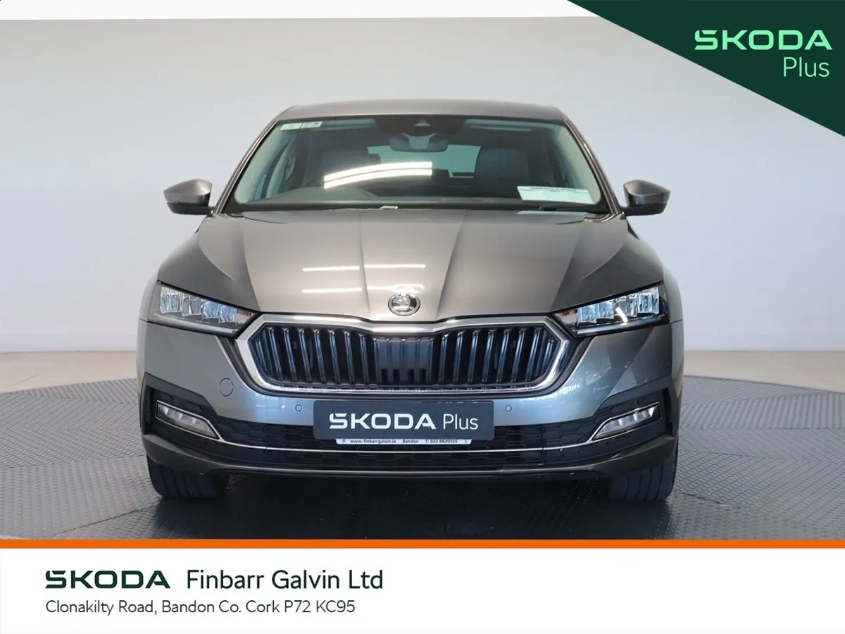 Skoda Octavia Saloon, Petrol, 2023, Grey