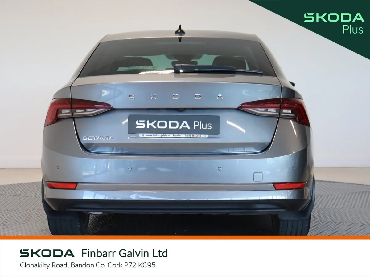 Skoda Octavia Saloon, Petrol, 2023, Grey