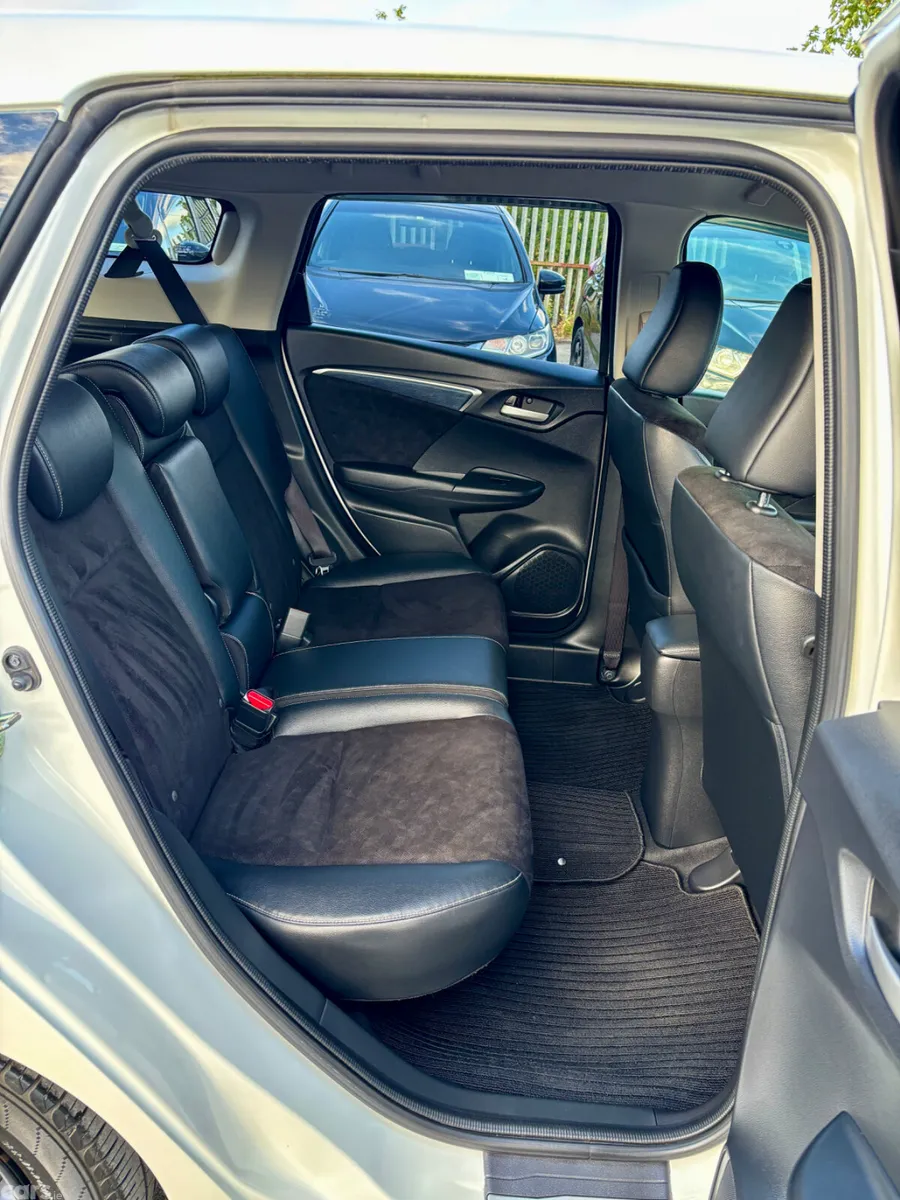 Honda Shuttle MPV, Petrol Hybrid, 2015, White