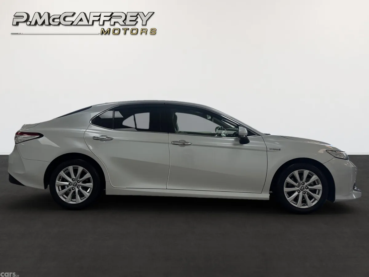 Toyota Camry Saloon, Petrol Hybrid, 2020, White