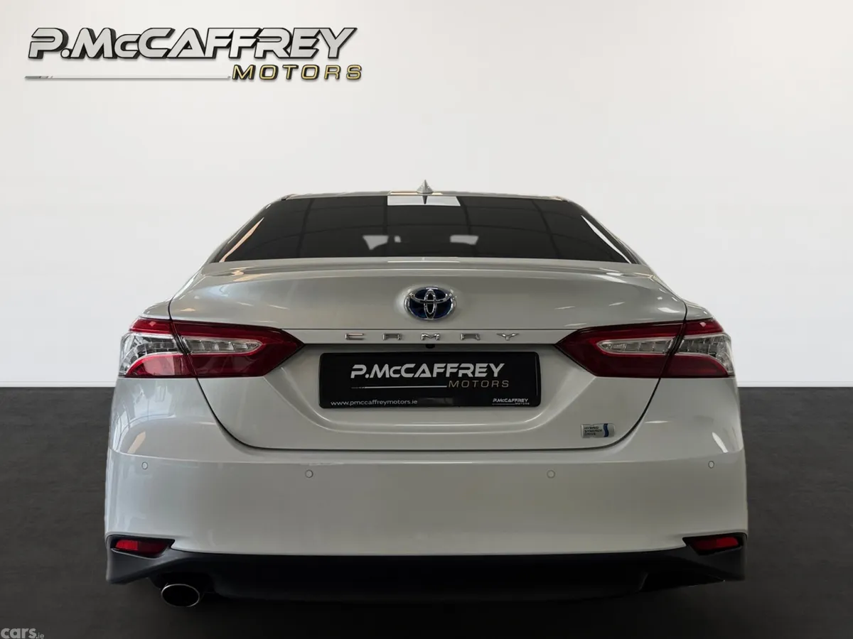 Toyota Camry Saloon, Petrol Hybrid, 2020, White