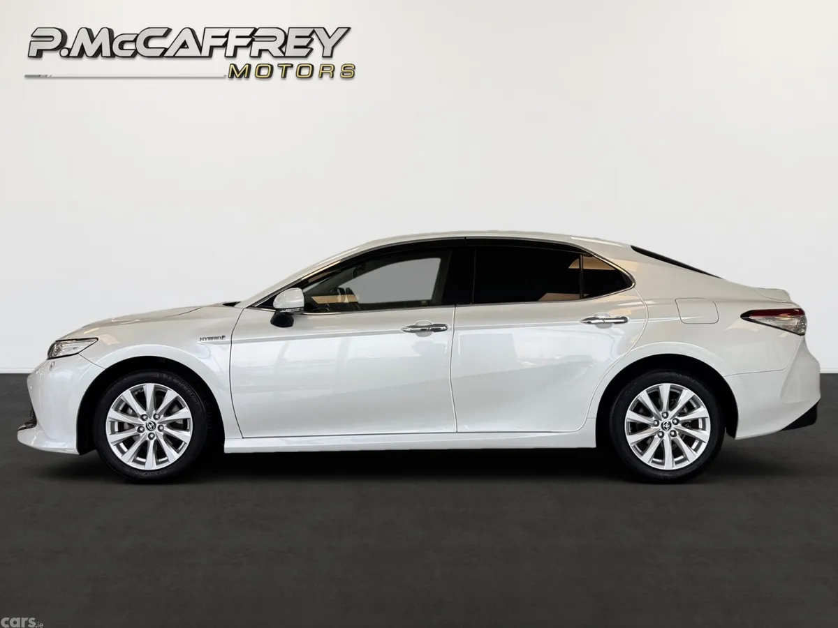 Toyota Camry Saloon, Petrol Hybrid, 2020, White