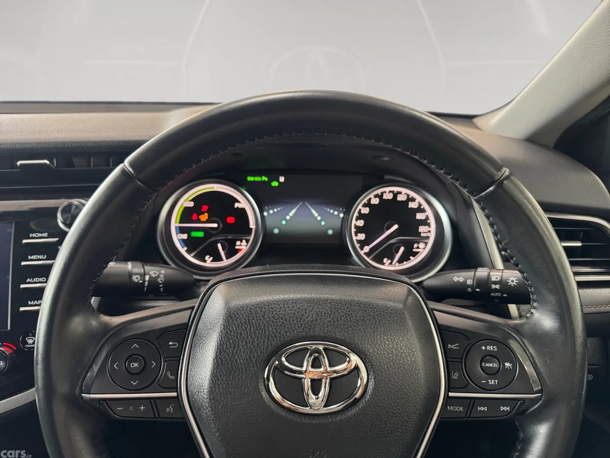 Toyota Camry Saloon, Petrol Hybrid, 2020, White