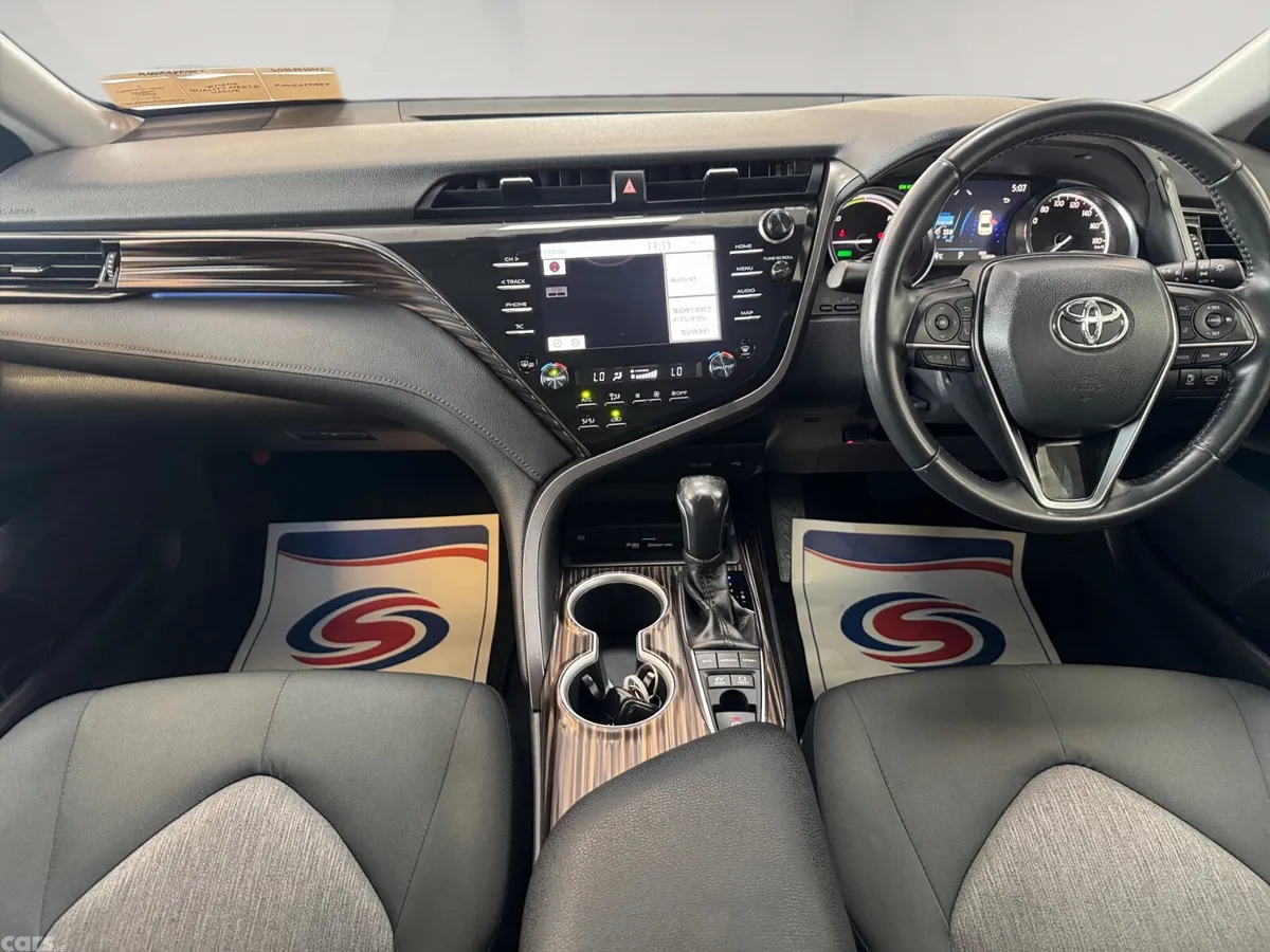Toyota Camry Saloon, Petrol Hybrid, 2020, White