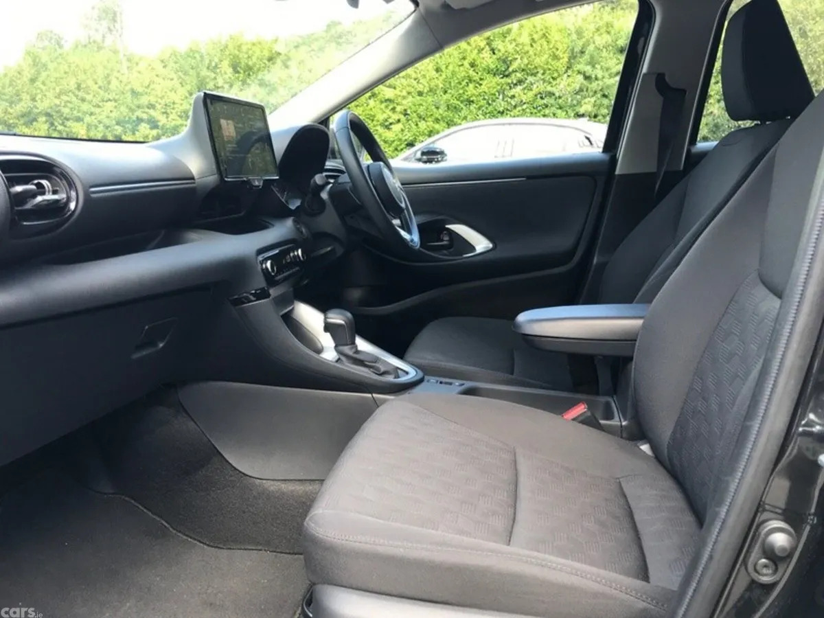 Toyota Yaris Hatchback, Petrol Hybrid, 2025, Black