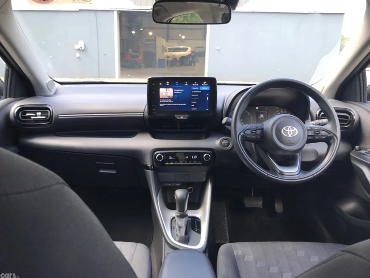 Toyota Yaris Hatchback, Petrol Hybrid, 2025, Black