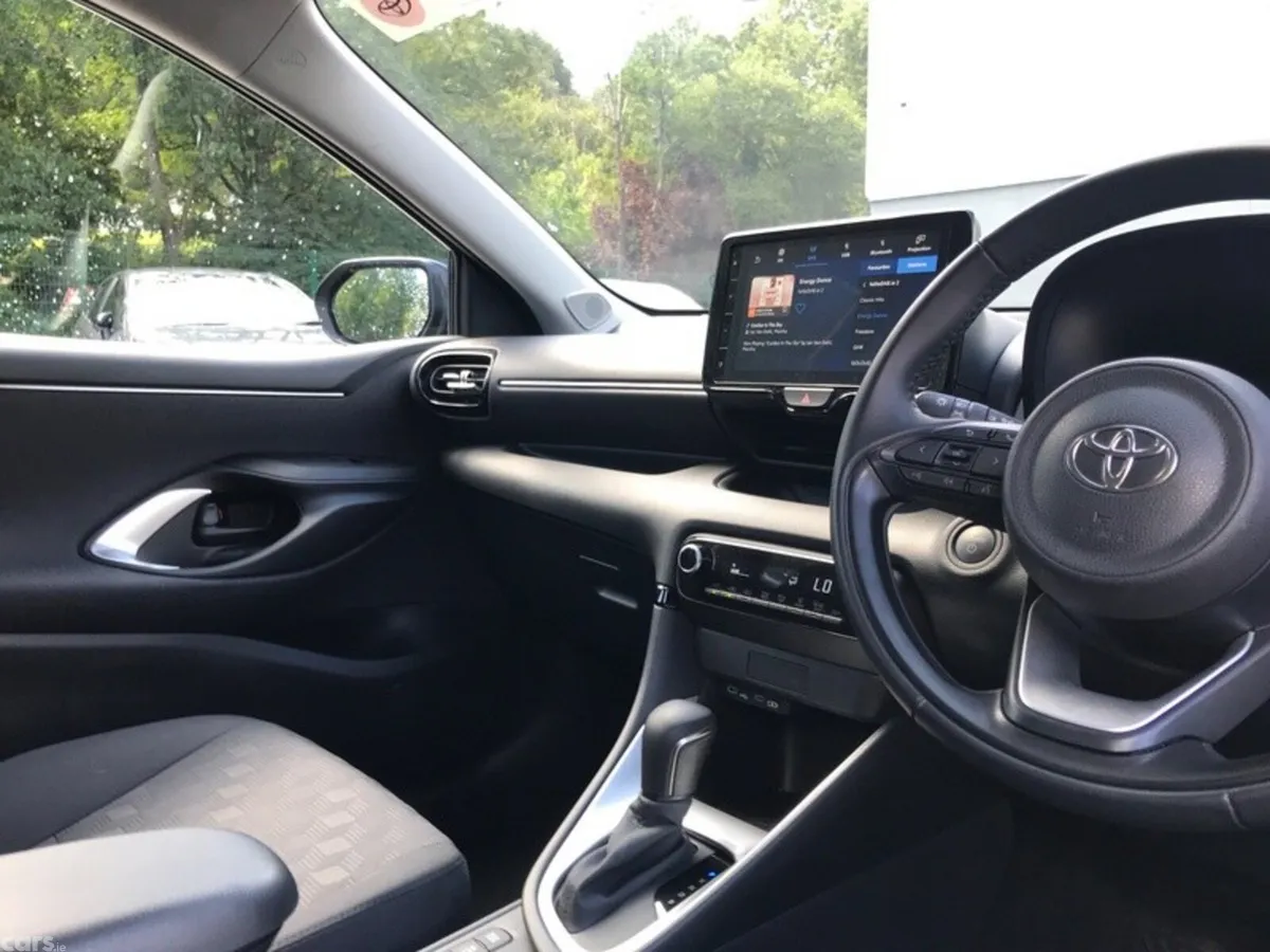 Toyota Yaris Hatchback, Petrol Hybrid, 2025, Black
