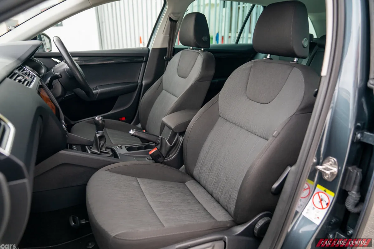 Skoda Octavia Estate, Petrol, 2018, Grey