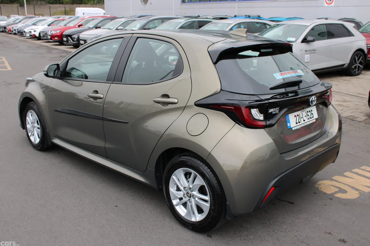 Toyota Yaris Hatchback, Petrol Hybrid, 2022, Green