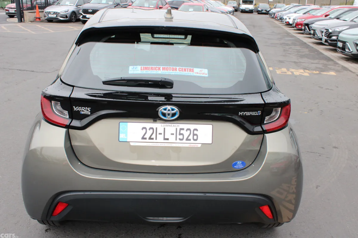 Toyota Yaris Hatchback, Petrol Hybrid, 2022, Green