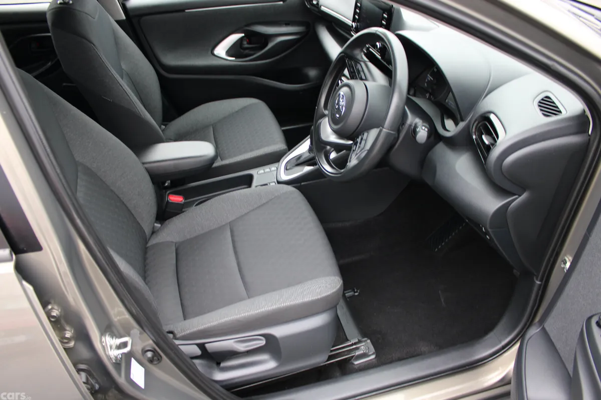 Toyota Yaris Hatchback, Petrol Hybrid, 2022, Green