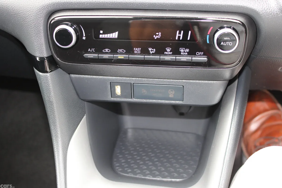 Toyota Yaris Hatchback, Petrol Hybrid, 2022, Green