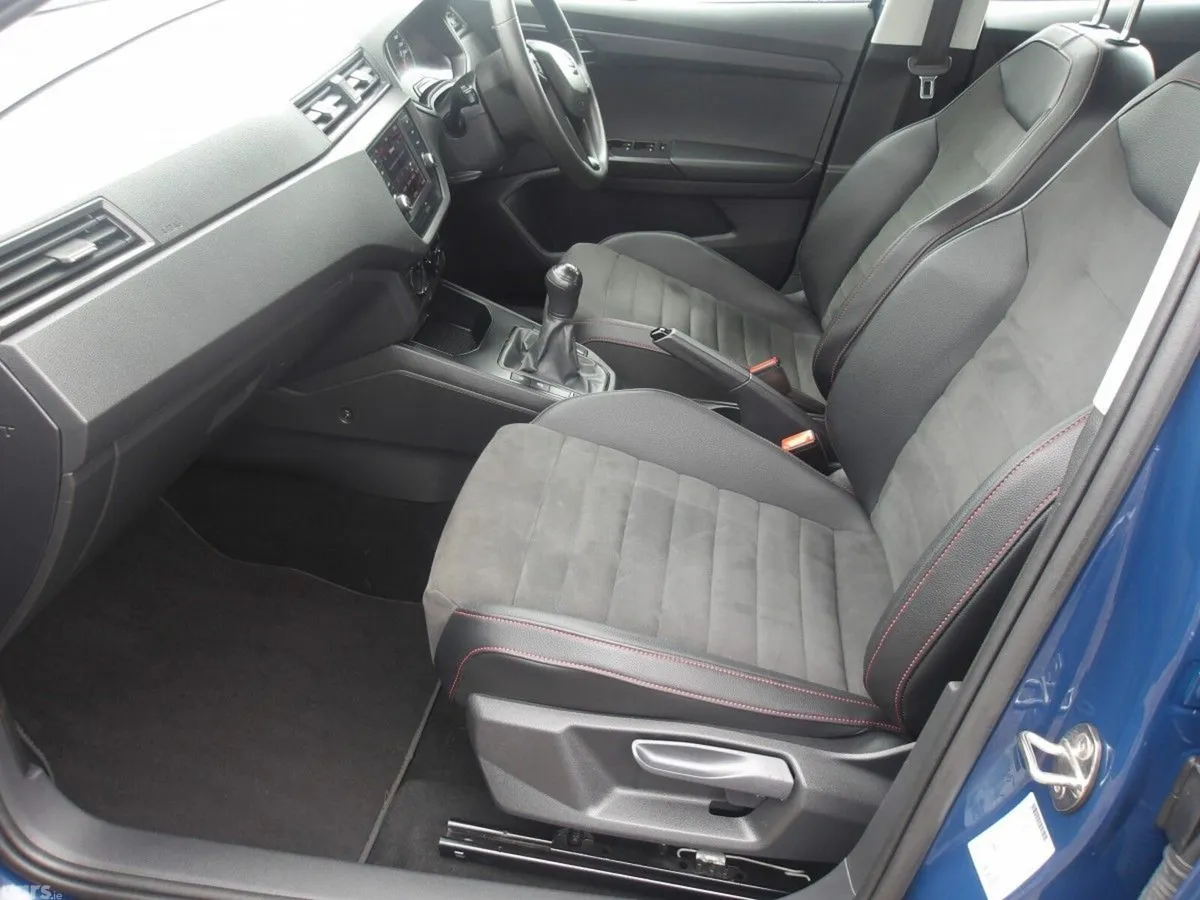 SEAT Arona SUV, Diesel, 2019, Blue