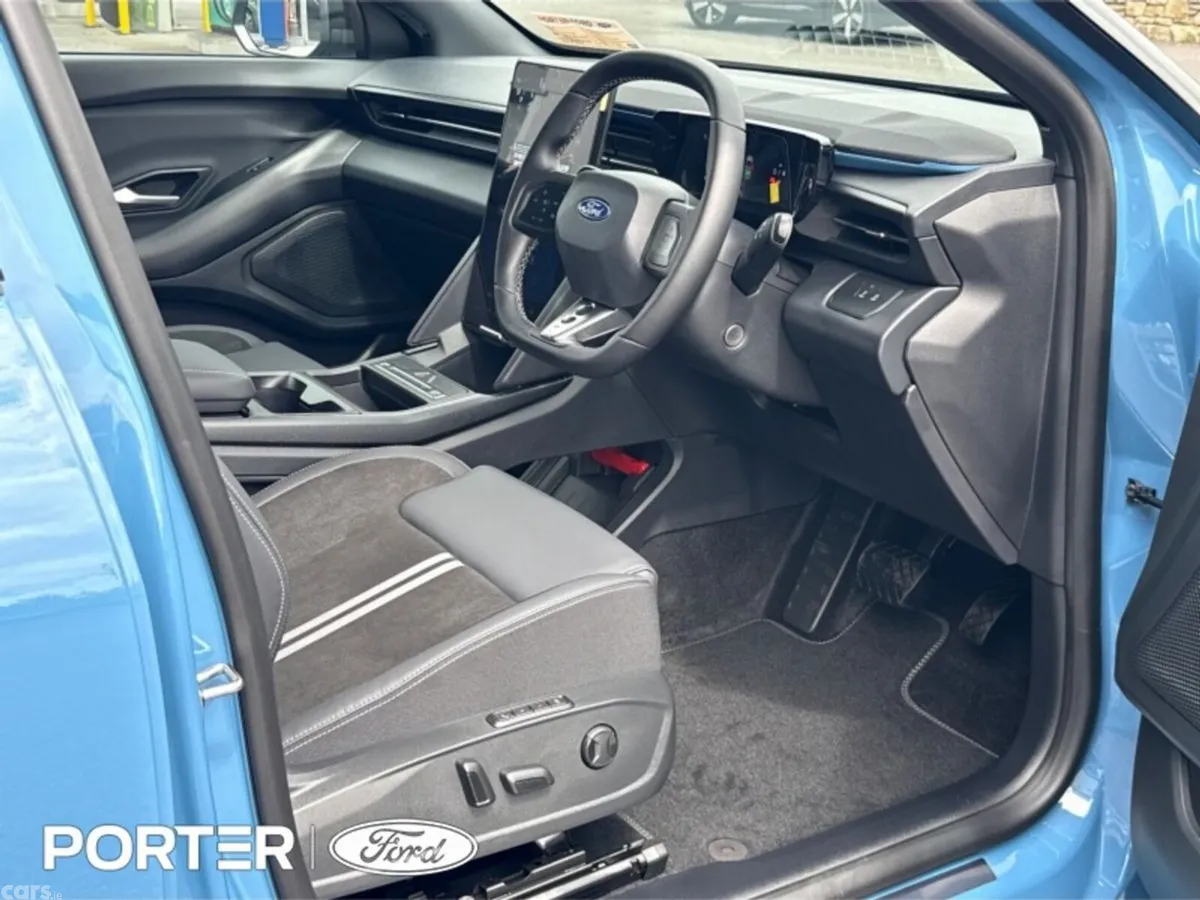Ford Capri MPV, Electric, 2026, Blue