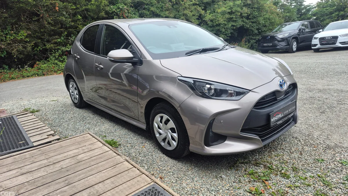 Toyota Yaris Hatchback, Petrol Hybrid, 2021, Brown