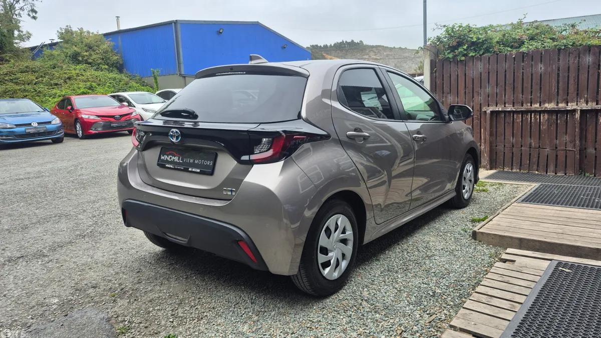 Toyota Yaris Hatchback, Petrol Hybrid, 2021, Brown