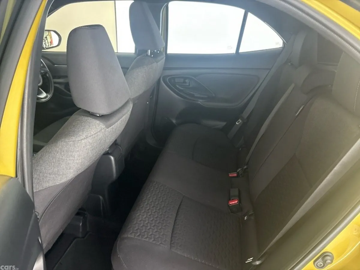 Toyota Yaris Cross Hatchback, Petrol Hybrid, 2022, Gold