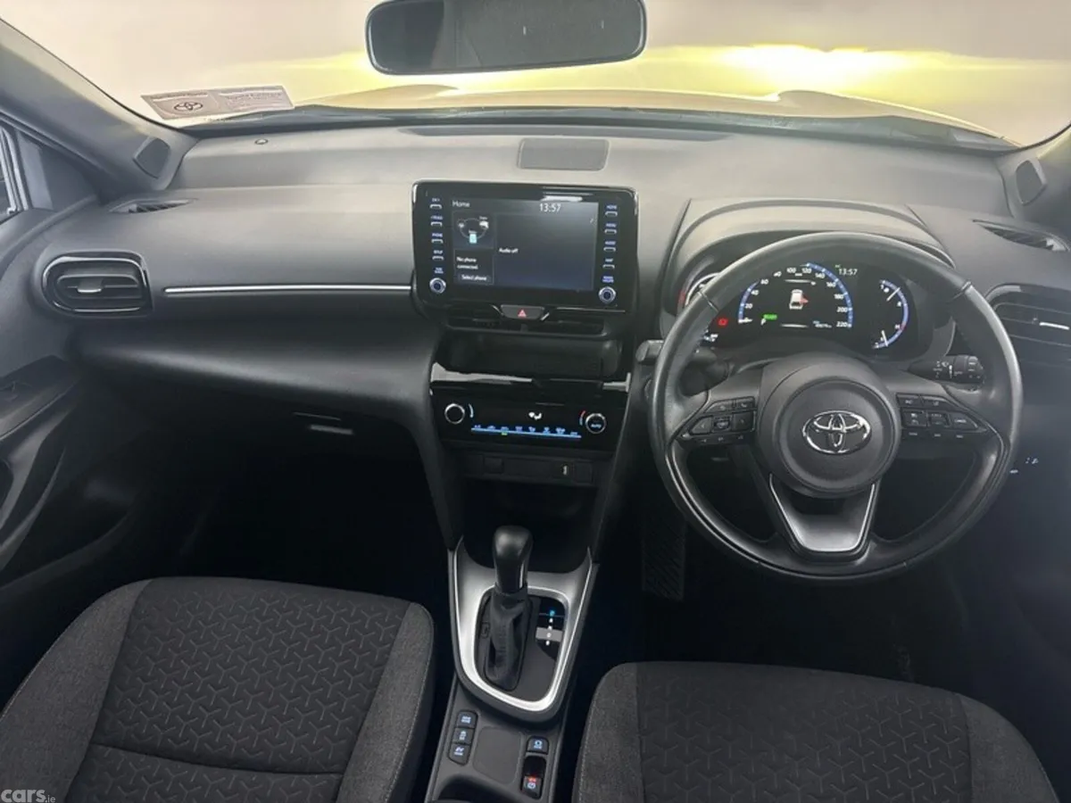 Toyota Yaris Cross Hatchback, Petrol Hybrid, 2022, Gold