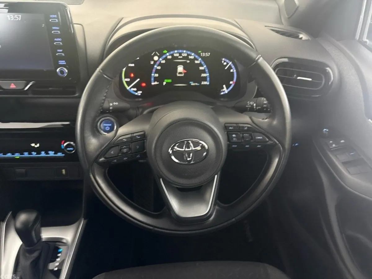 Toyota Yaris Cross Hatchback, Petrol Hybrid, 2022, Gold