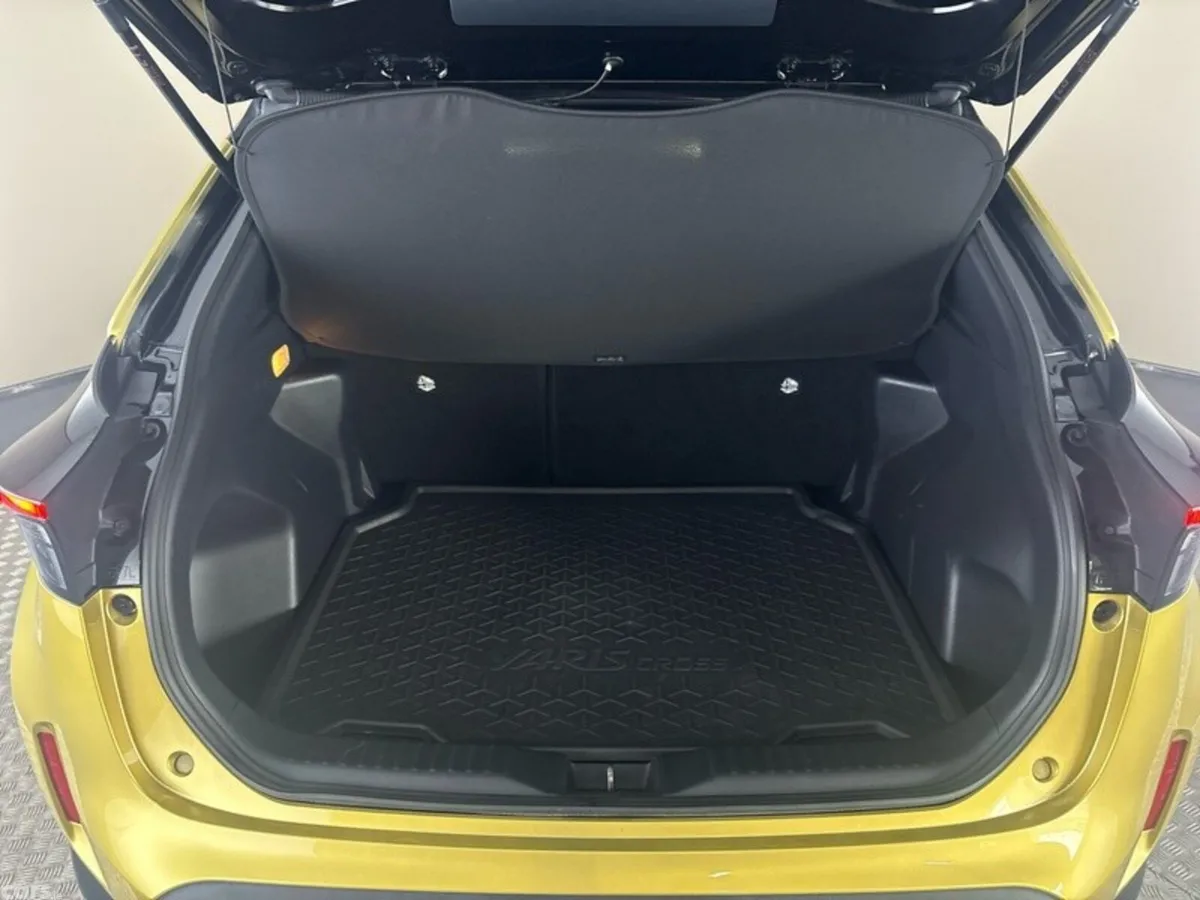 Toyota Yaris Cross Hatchback, Petrol Hybrid, 2022, Gold