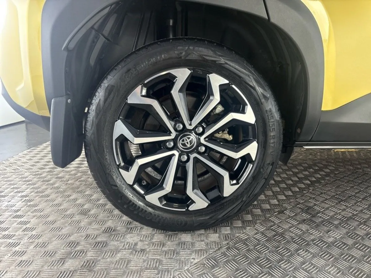 Toyota Yaris Cross Hatchback, Petrol Hybrid, 2022, Gold