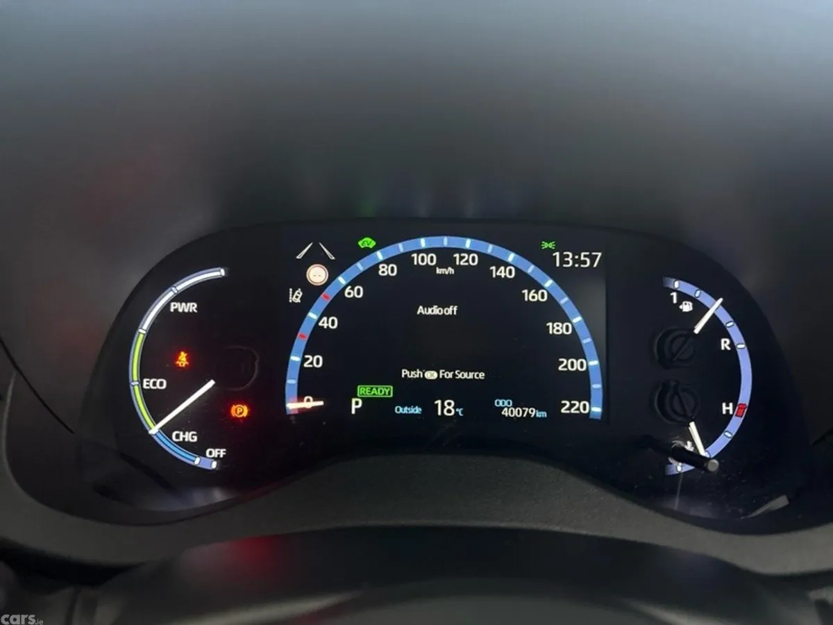 Toyota Yaris Cross Hatchback, Petrol Hybrid, 2022, Gold